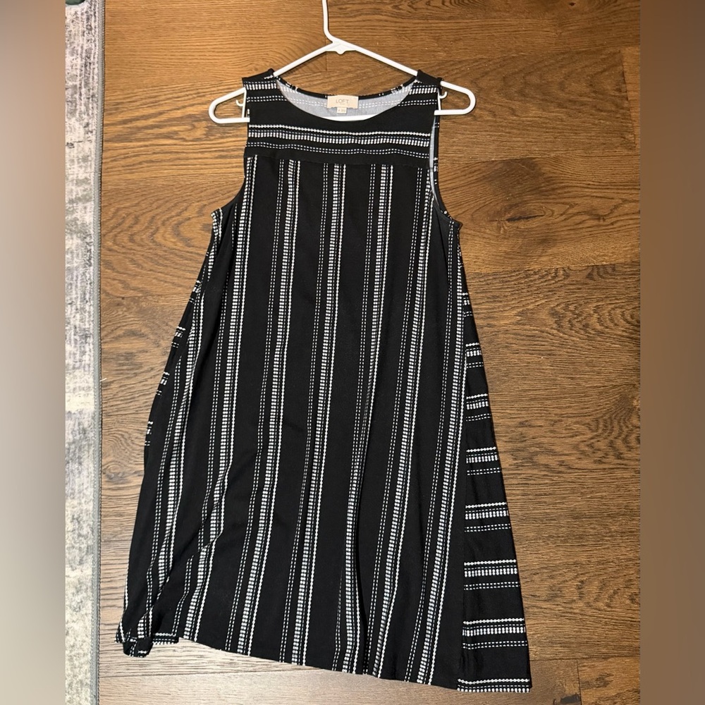 LOFT Patterned dress stretchy and soft sz medium